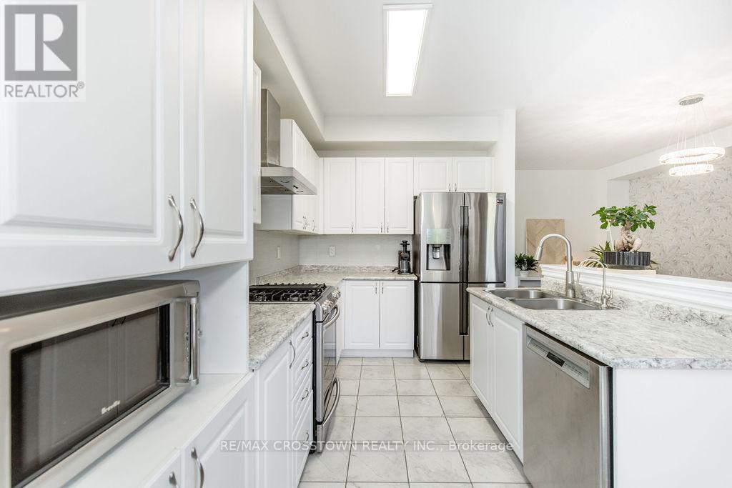 49 Greenwood Drive, Essa (Angus), Ontario  L0M 1B5 - Photo 17 - N12475422
