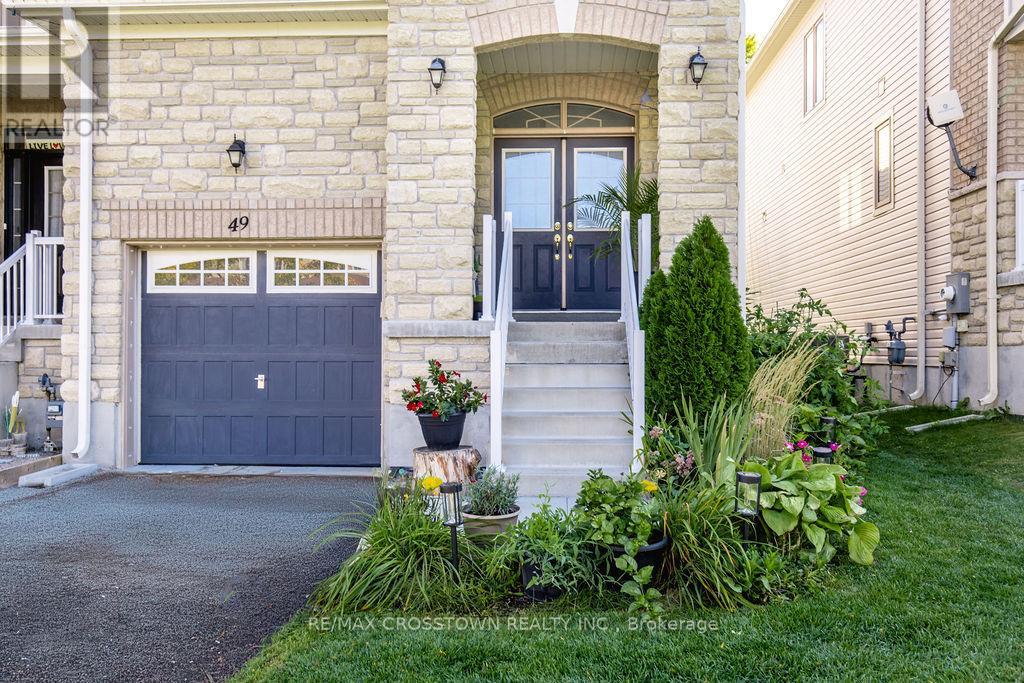 49 Greenwood Drive, Essa (Angus), Ontario  L0M 1B5 - Photo 2 - N12475422