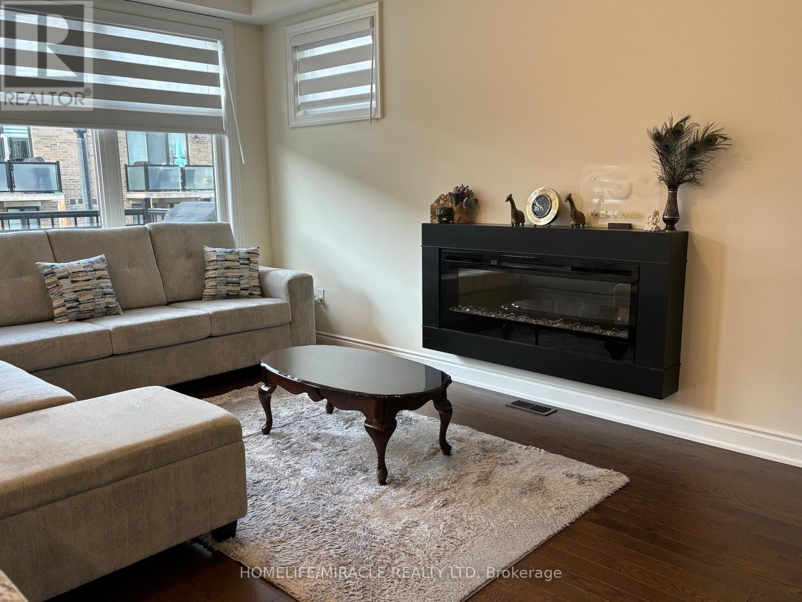 8 Bennington Road, Newmarket (Summerhill Estates), Ontario  L3X 0M8 - Photo 3 - N12475436