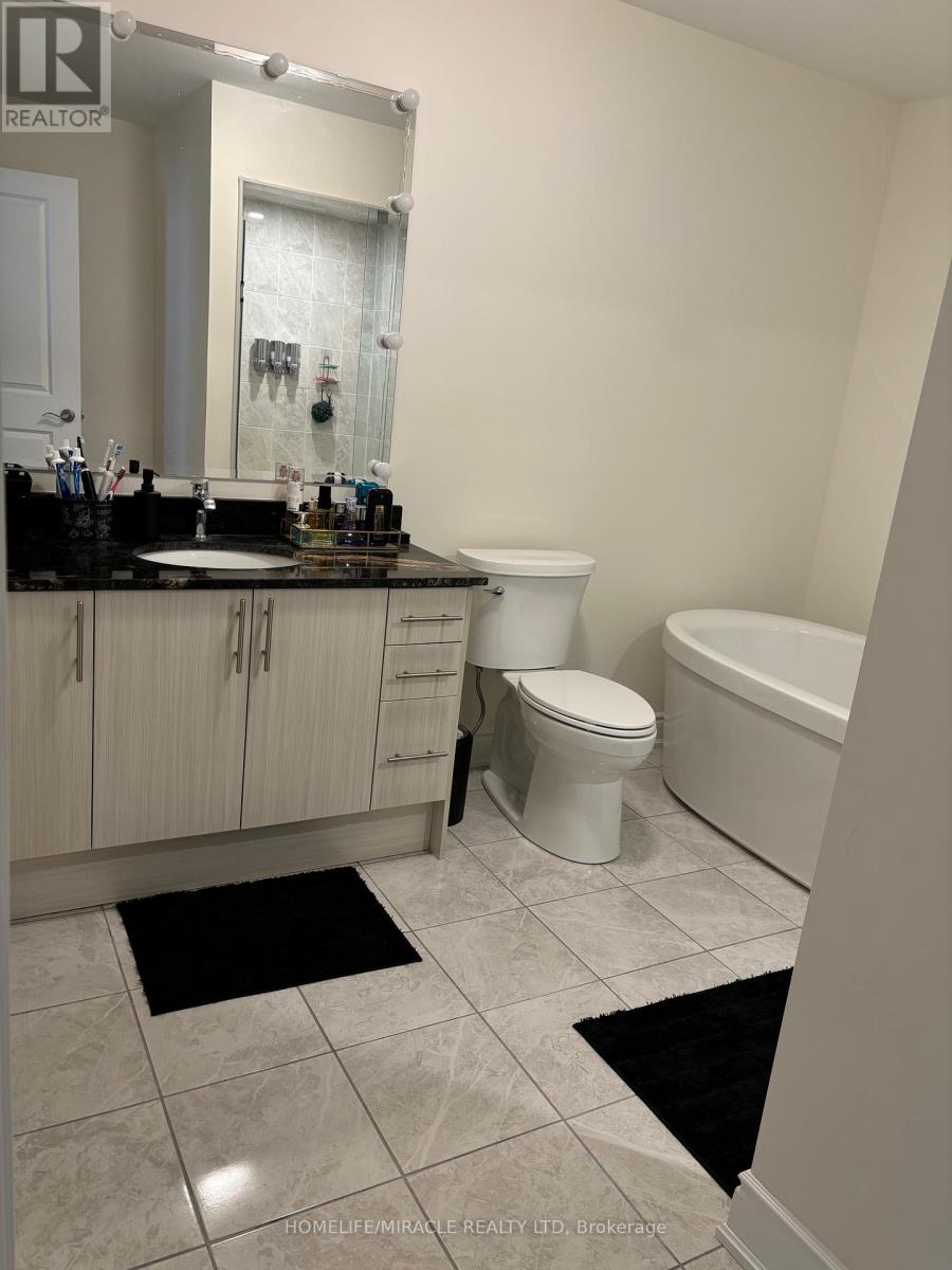 8 Bennington Road, Newmarket (Summerhill Estates), Ontario  L3X 0M8 - Photo 9 - N12475436