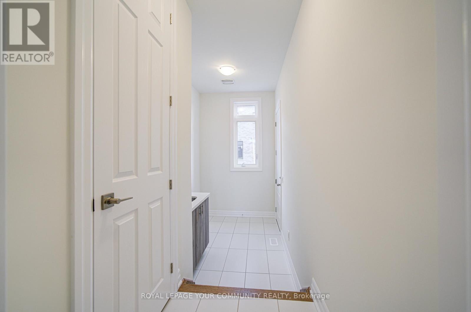 18 Shadyridge Street, King (King City), Ontario  L7B 1B4 - Photo 10 - N12475458