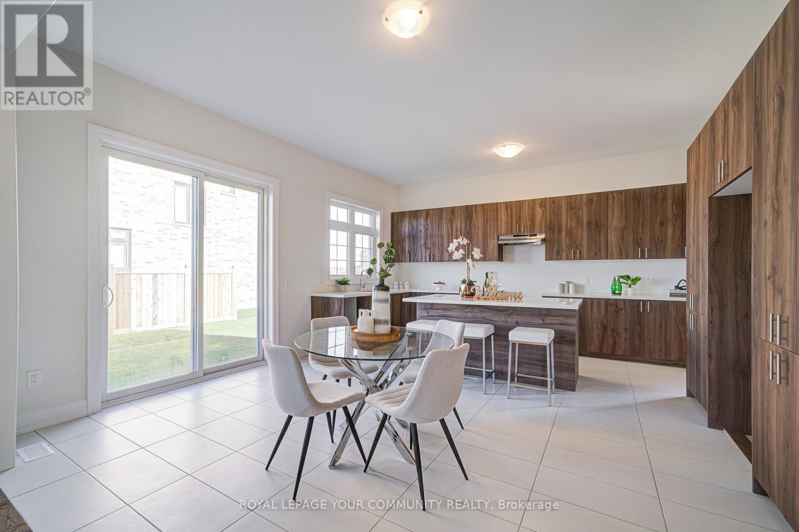 18 Shadyridge Street, King (King City), Ontario  L7B 1B4 - Photo 17 - N12475458