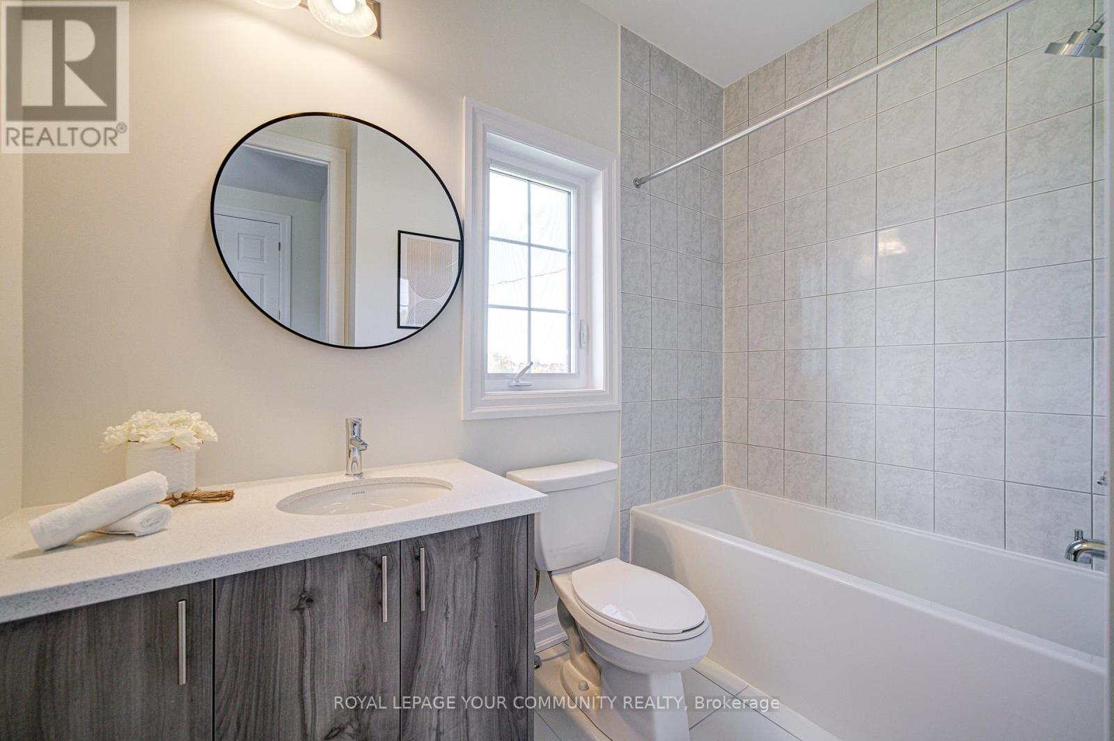 18 Shadyridge Street, King (King City), Ontario  L7B 1B4 - Photo 35 - N12475458