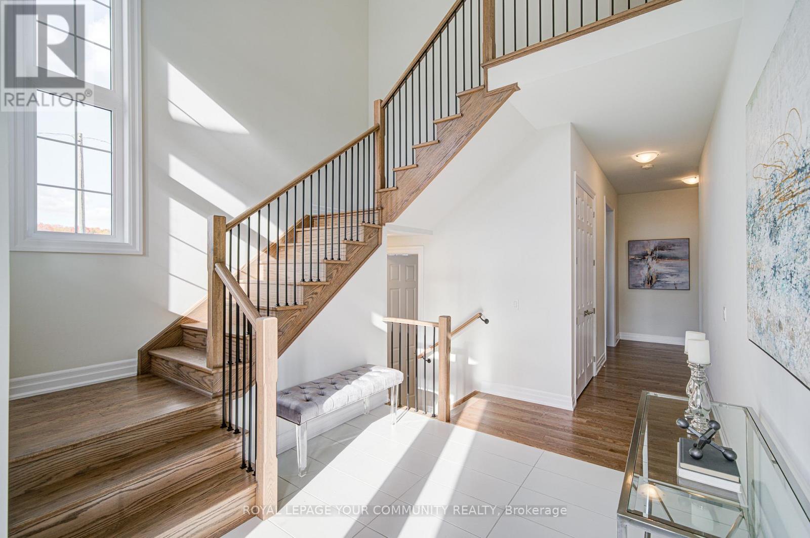 18 Shadyridge Street, King (King City), Ontario  L7B 1B4 - Photo 4 - N12475458