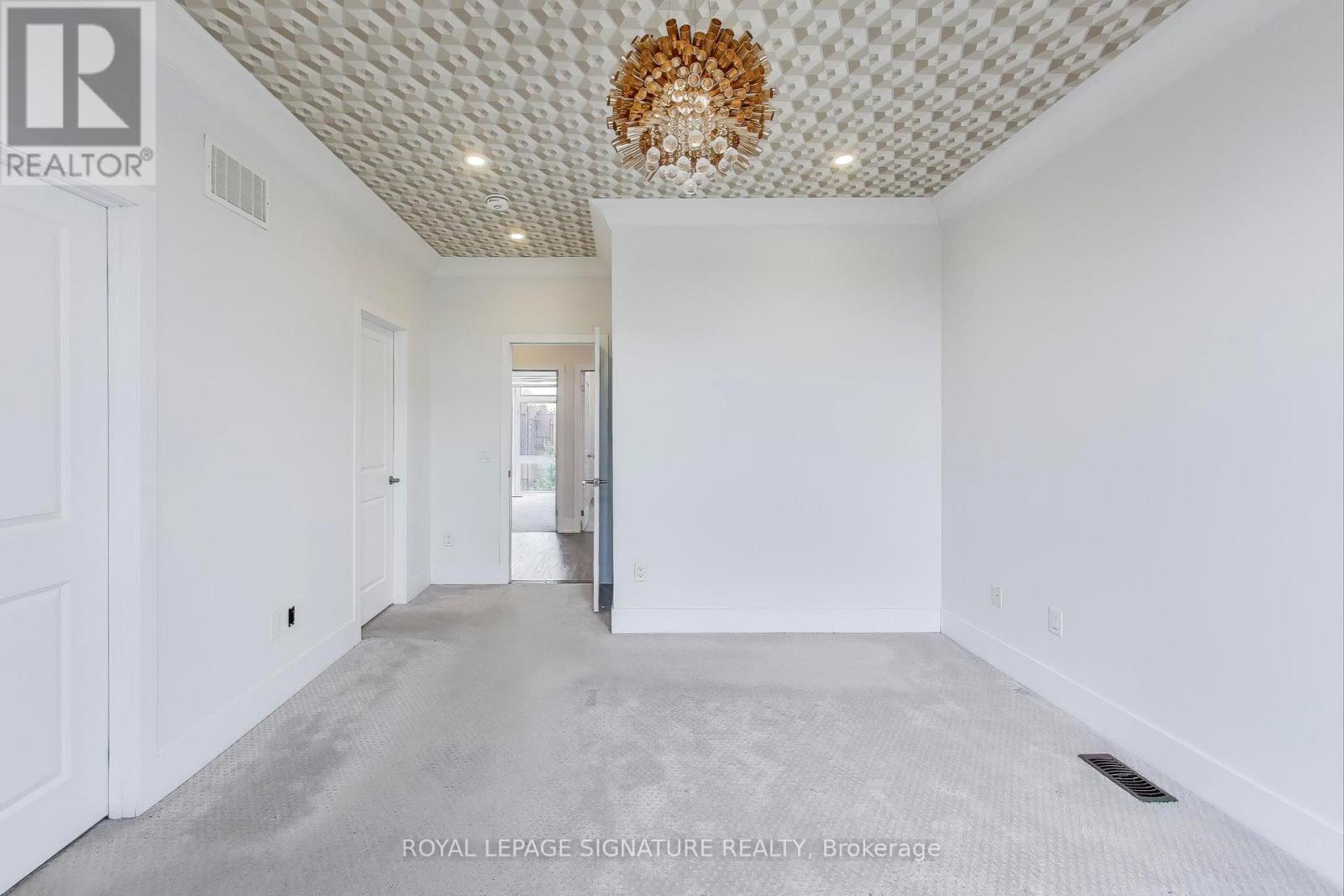 9124 Bathurst Street, Vaughan (Patterson), Ontario  L4J 0K1 - Photo 16 - N12475471