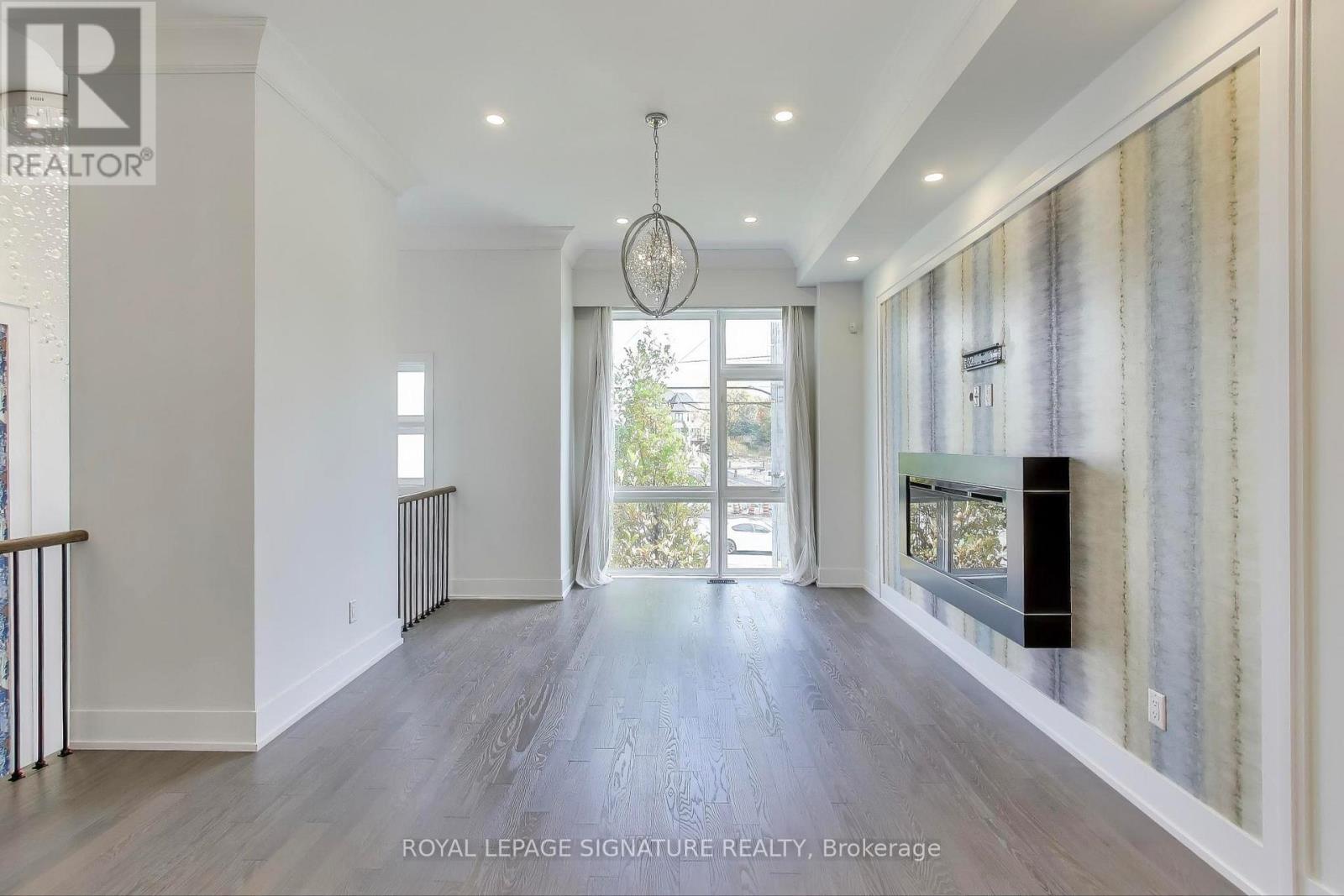 9124 Bathurst Street, Vaughan (Patterson), Ontario  L4J 0K1 - Photo 5 - N12475471