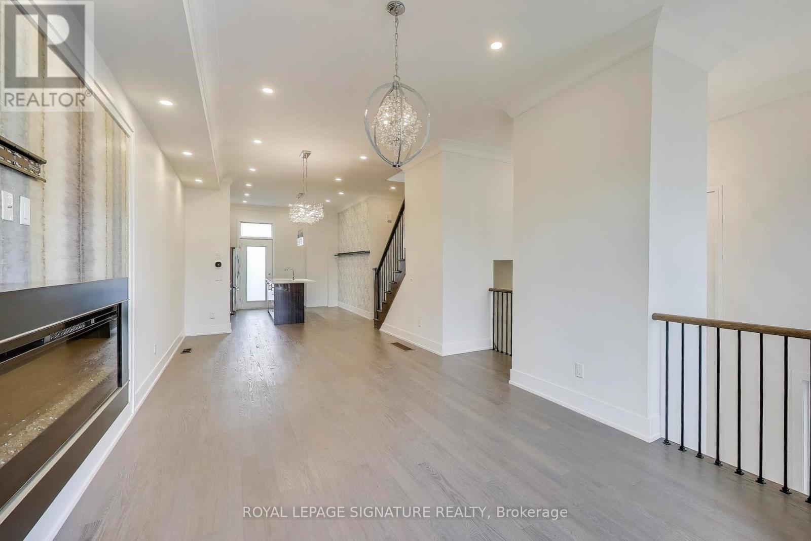9124 Bathurst Street, Vaughan (Patterson), Ontario  L4J 0K1 - Photo 6 - N12475471