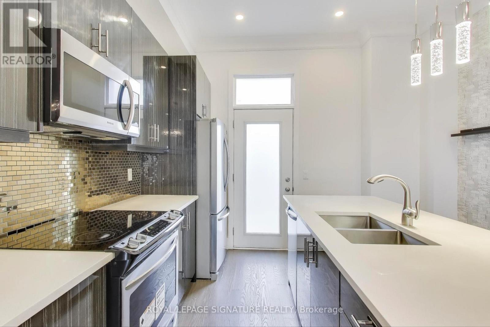 9124 Bathurst Street, Vaughan (Patterson), Ontario  L4J 0K1 - Photo 9 - N12475471