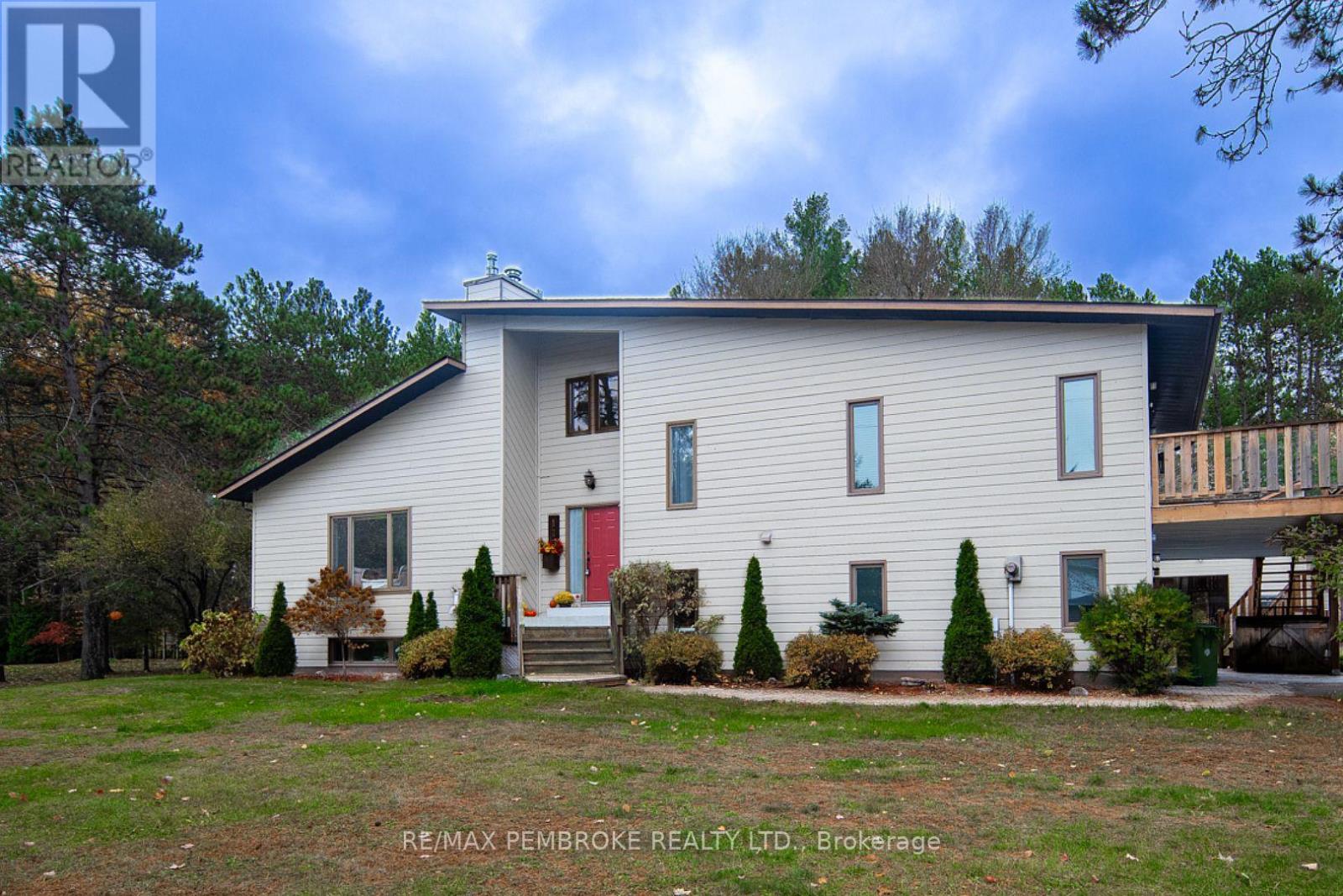 177 Sylvan Drive, Petawawa, Ontario  K8A 6W7 - Photo 1 - X12475830