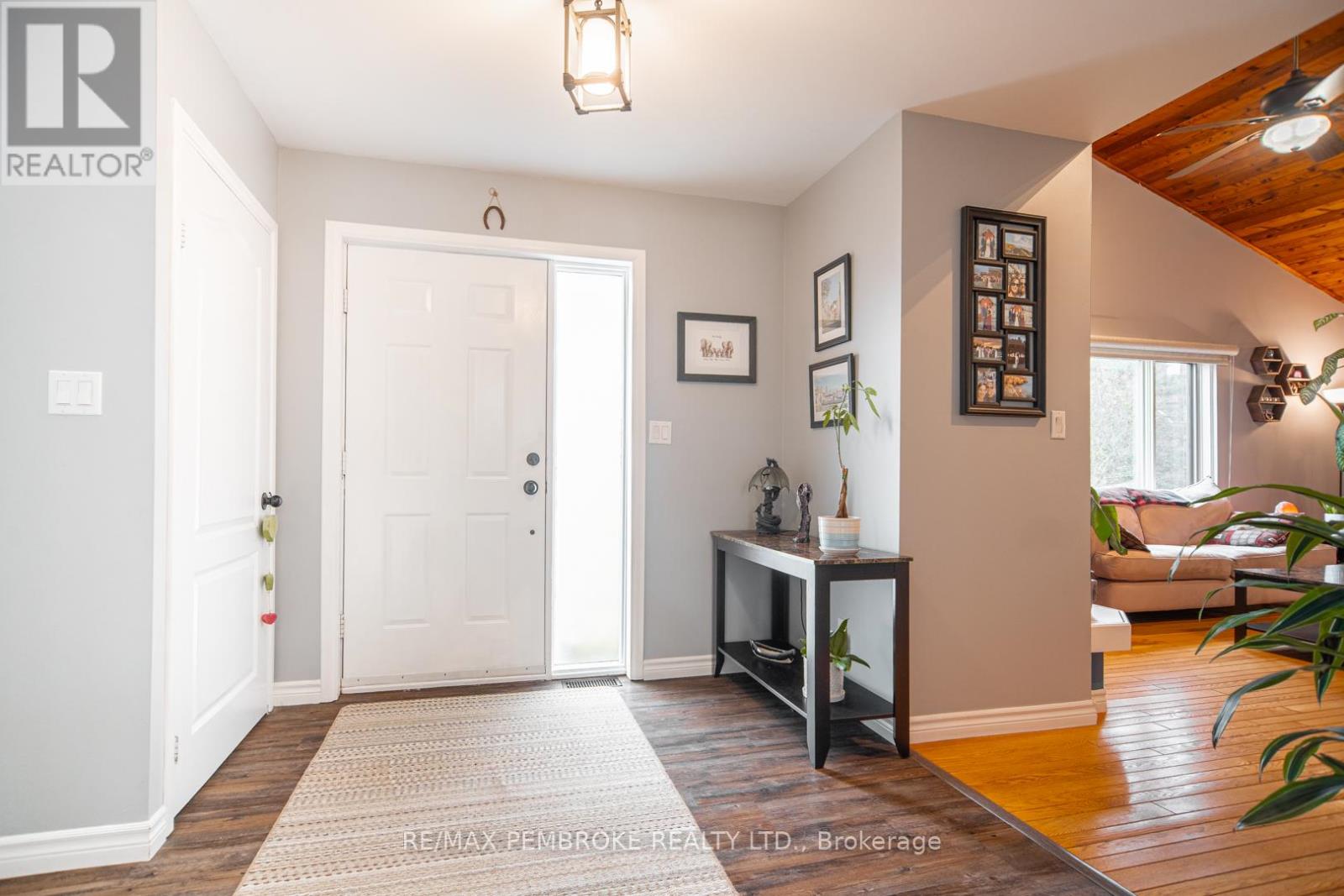 177 Sylvan Drive, Petawawa, Ontario  K8A 6W7 - Photo 2 - X12475830