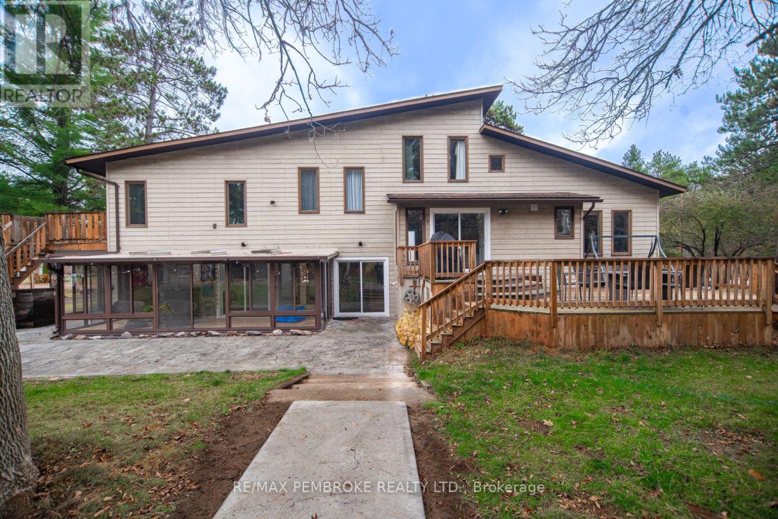 177 Sylvan Drive, Petawawa, Ontario  K8A 6W7 - Photo 38 - X12475830
