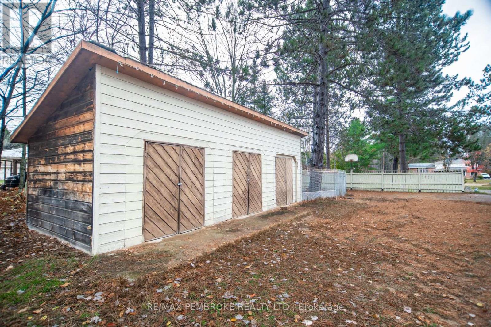 177 Sylvan Drive, Petawawa, Ontario  K8A 6W7 - Photo 43 - X12475830