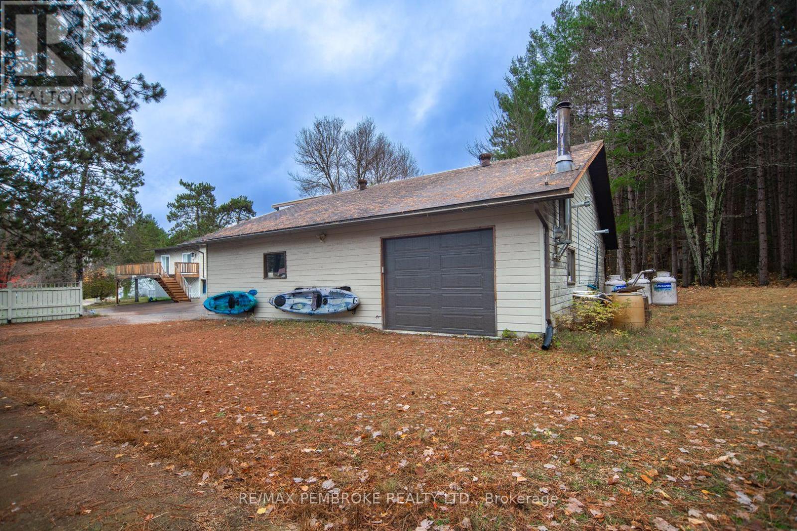 177 Sylvan Drive, Petawawa, Ontario  K8A 6W7 - Photo 44 - X12475830