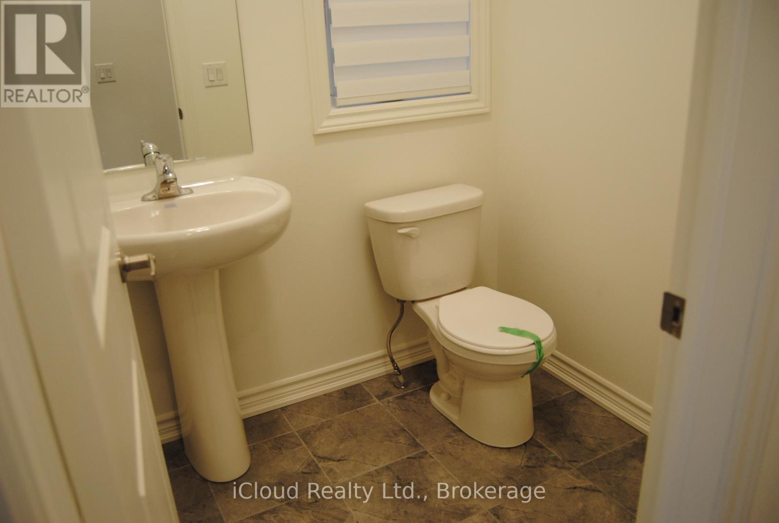 22 Sassafras Road, Springwater, Ontario  L9X 2C6 - Photo 4 - S12475454