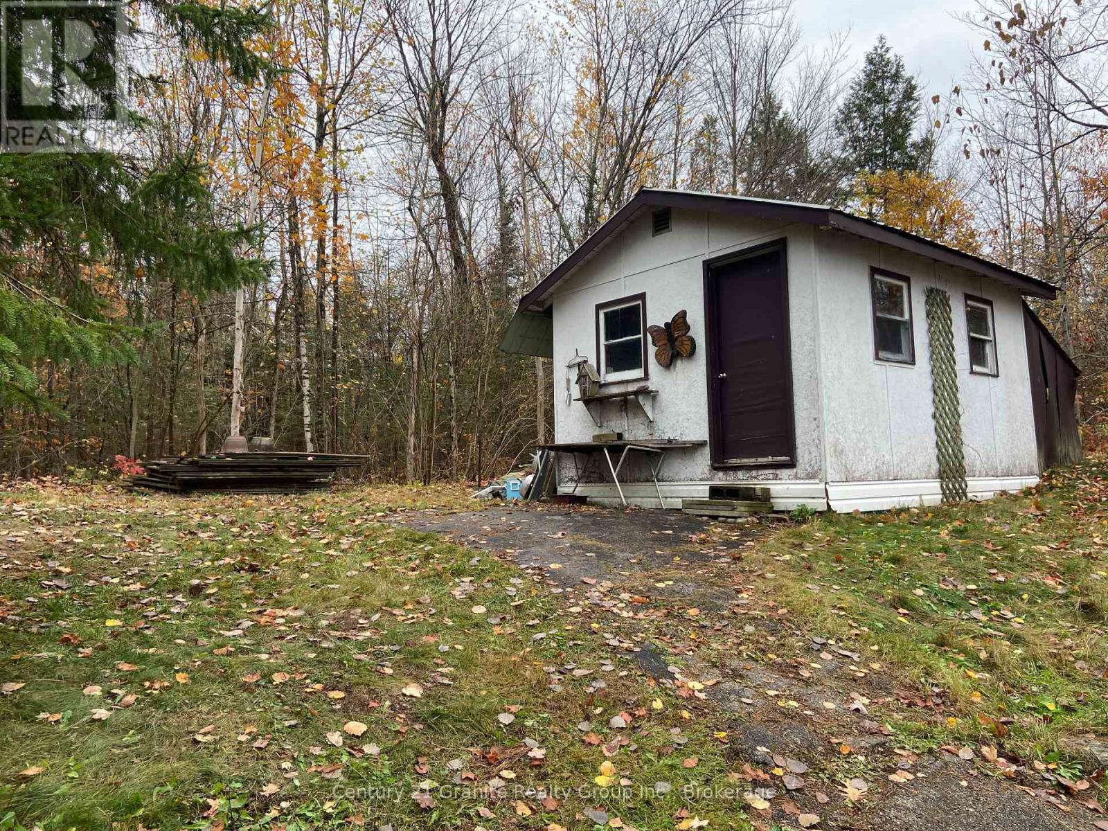 1046 Lutterworth Pines Road E, Minden Hills (Lutterworth), Ontario  K0M 2K0 - Photo 11 - X12475906