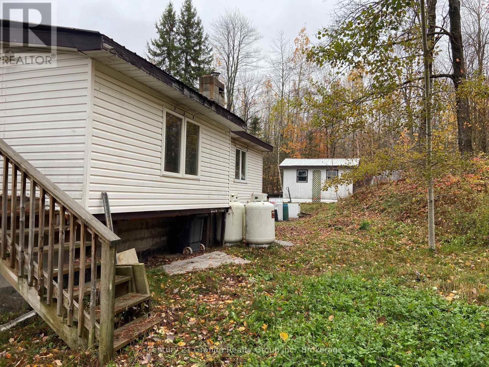 1046 Lutterworth Pines Road E, Minden Hills (Lutterworth), Ontario  K0M 2K0 - Photo 3 - X12475906