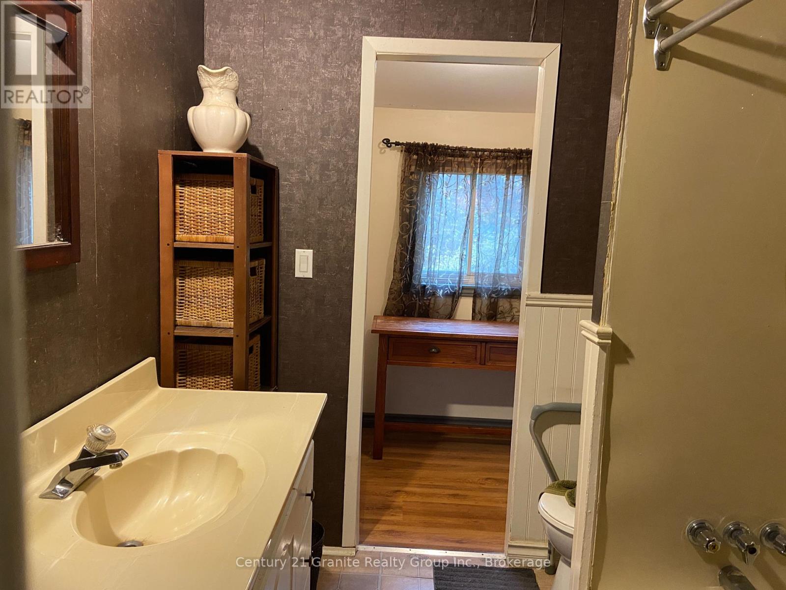 1046 Lutterworth Pines Road E, Minden Hills (Lutterworth), Ontario  K0M 2K0 - Photo 9 - X12475906