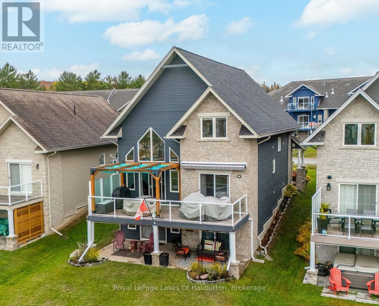9 Webb Circle, Dysart Et Al (Dysart), Ontario  K0M 1S0 - Photo 1 - X12475965