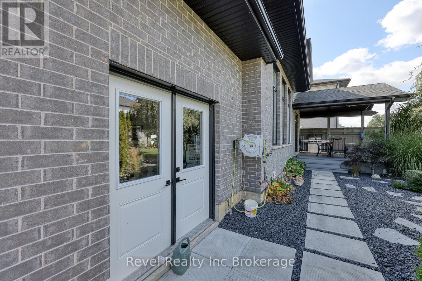 176 Tamarack Boulevard, Woodstock, Ontario  N4S 0E2 - Photo 37 - X12475568