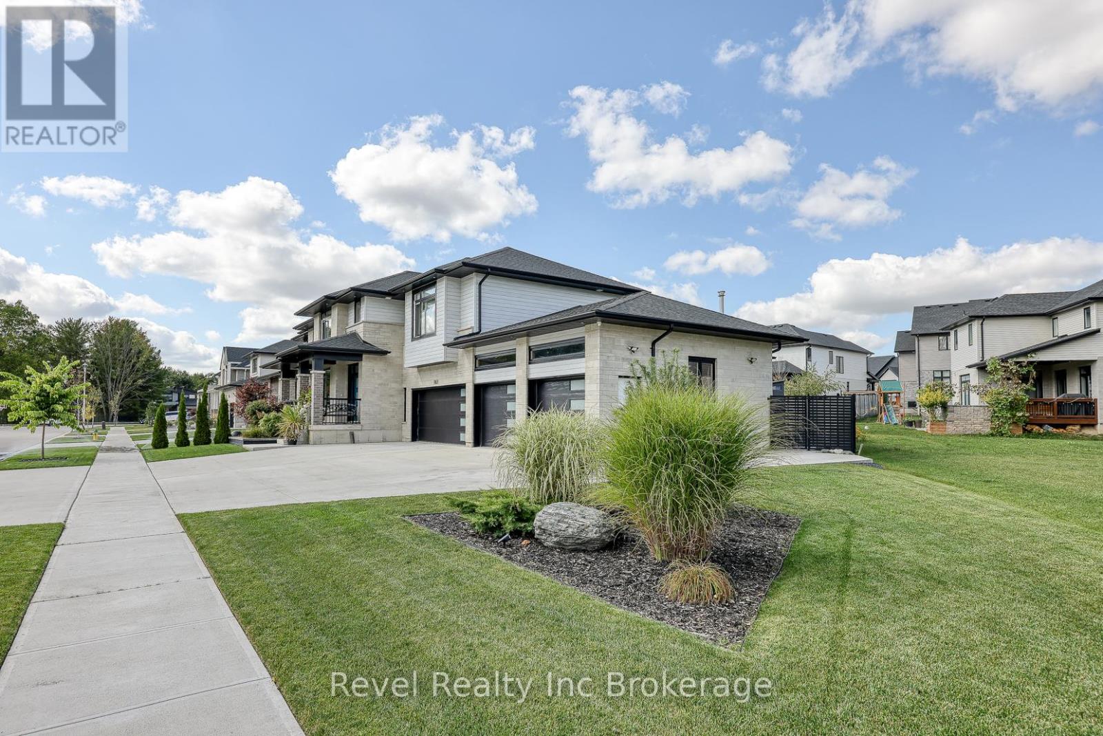 176 Tamarack Boulevard, Woodstock, Ontario  N4S 0E2 - Photo 4 - X12475568