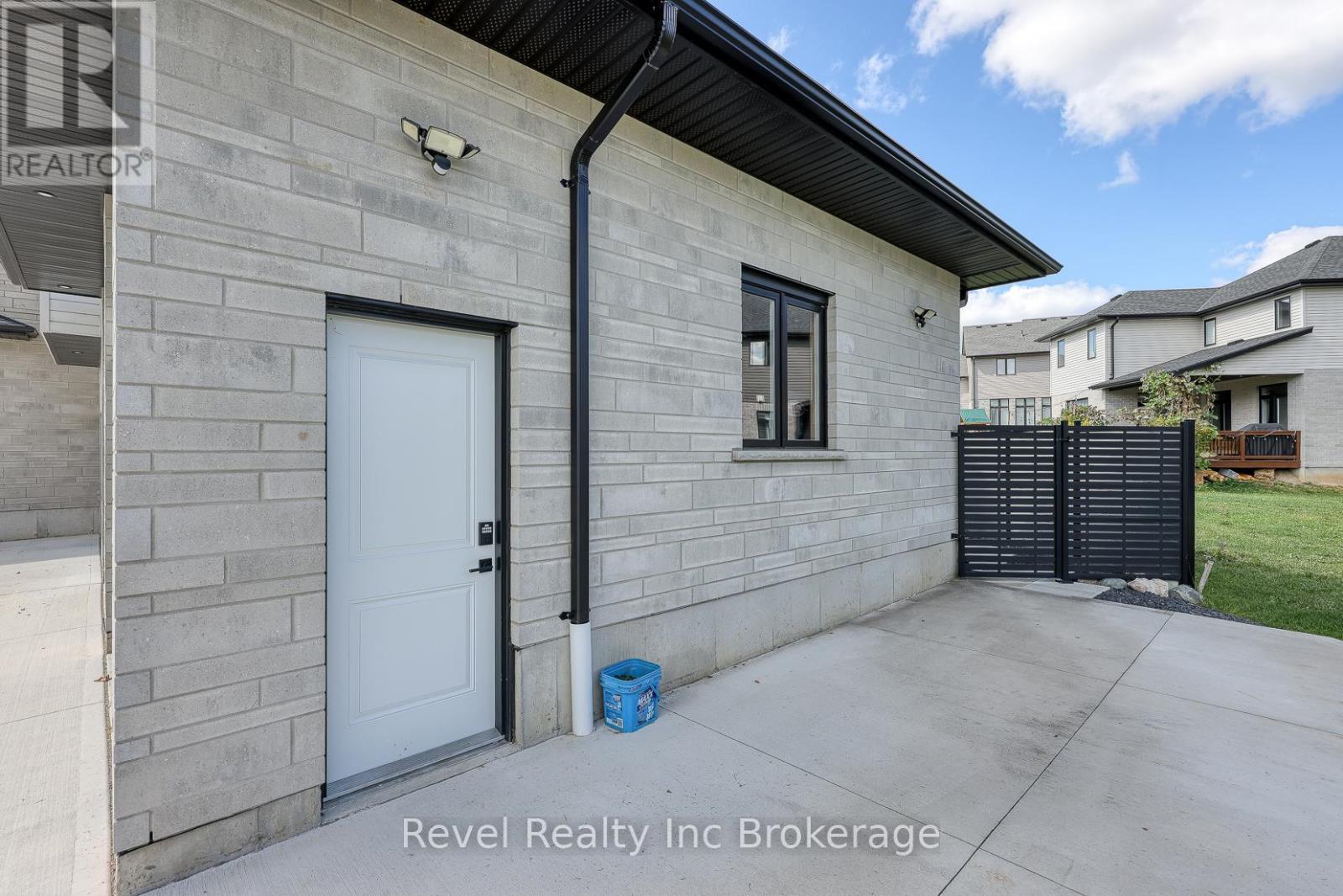 176 Tamarack Boulevard, Woodstock, Ontario  N4S 0E2 - Photo 5 - X12475568