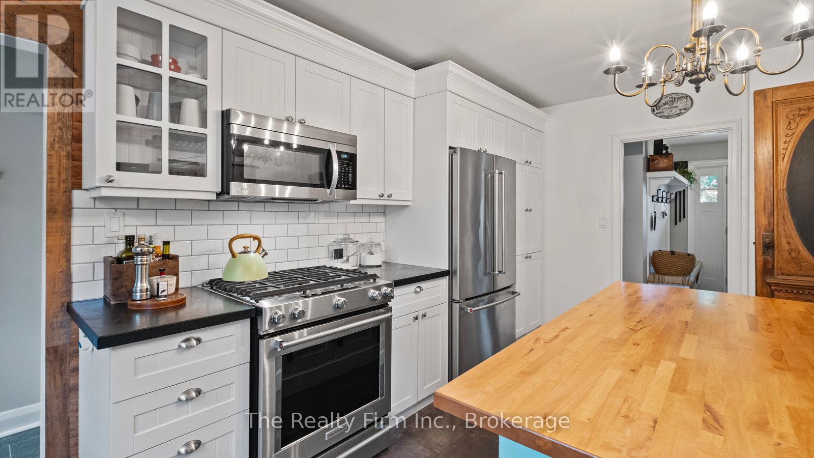 Photo 7 at 34 Springfield Drive, Brantford Photo 7 at 34 Springfield Drive, Brantford