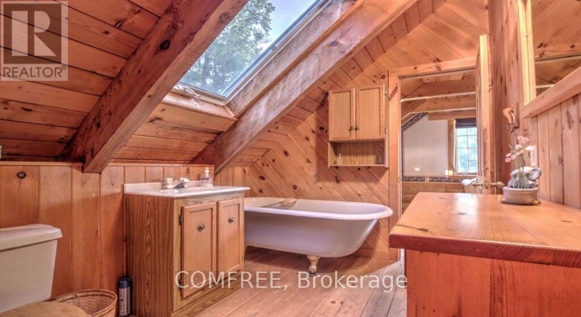 30 Mcvittle Island, Bracebridge, Ontario  P1L 1W8 - Photo 11 - X12474128