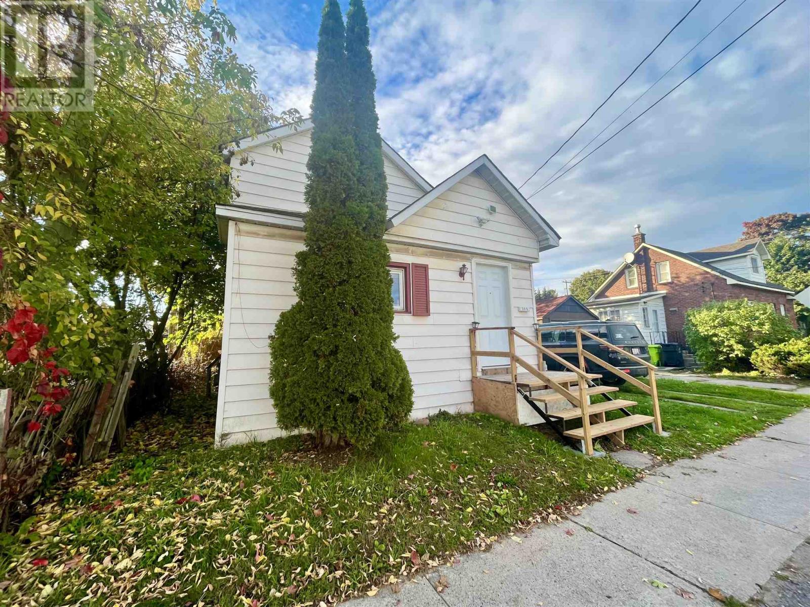315 Huron St, Sault Ste. Marie, Ontario  P6A 1R7 - Photo 2 - SM253050