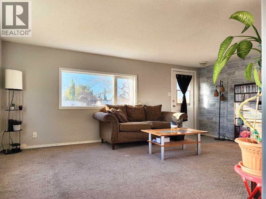 34 Willow Road W, Claresholm, Alberta  T0L 0T0 - Photo 6 - A2264887