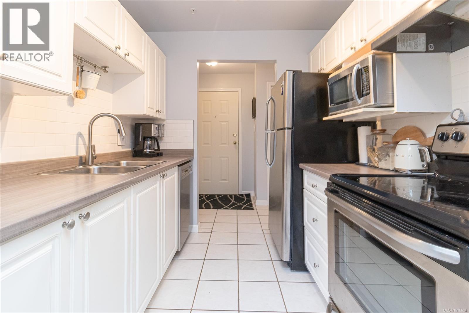 201 7 Gorge Rd W, Saanich, British Columbia V9A 1L9 - Photo 15 - 1018034