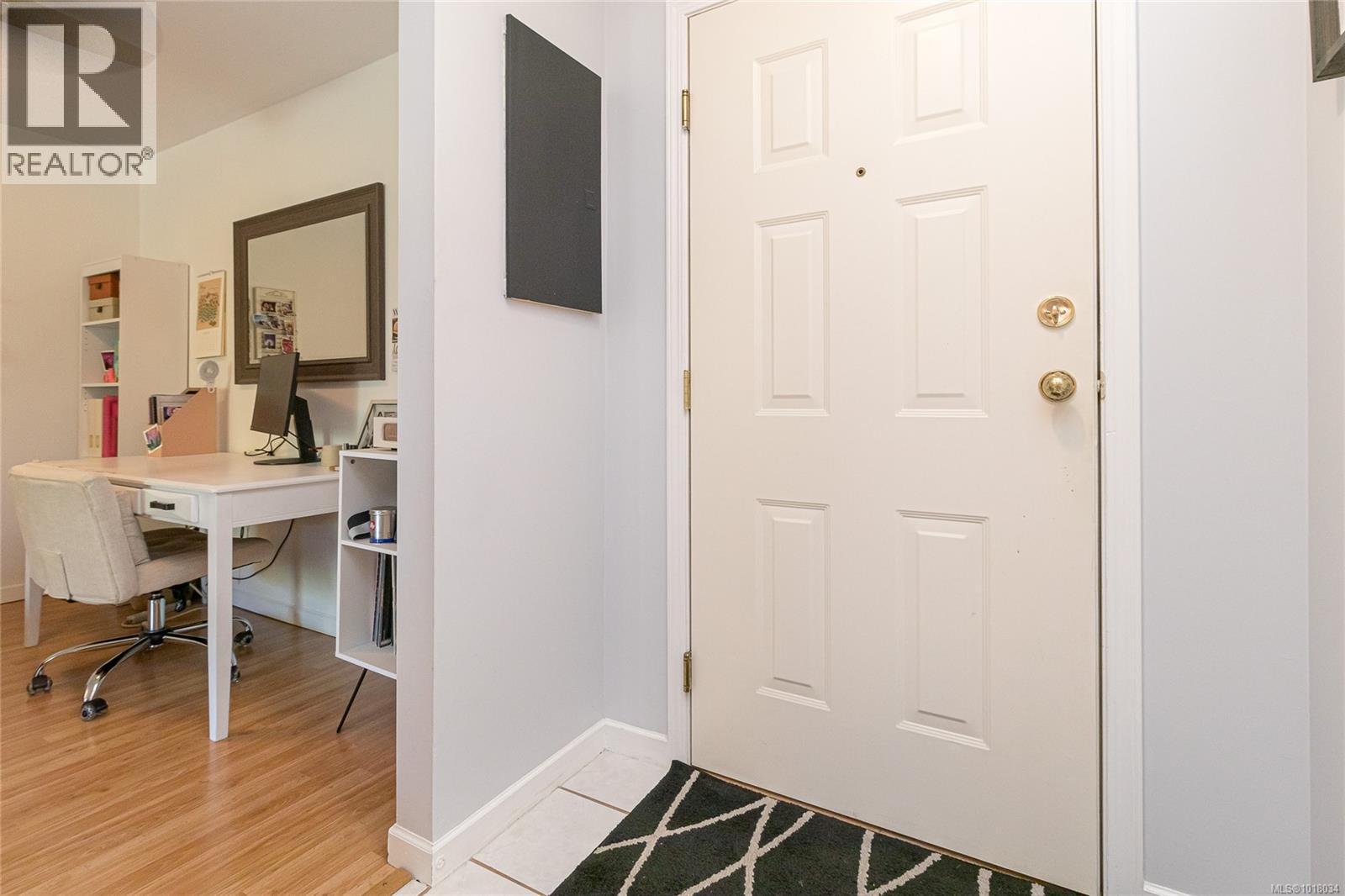 201 7 Gorge Rd W, Saanich, British Columbia V9A 1L9 - Photo 6 - 1018034