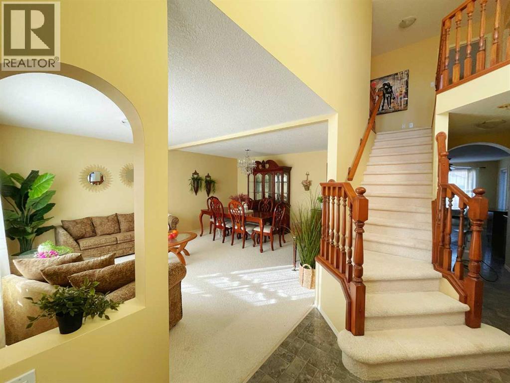 221 Coulee Creek Manor, Lethbridge, Alberta  T1K 8B9 - Photo 2 - A2265550