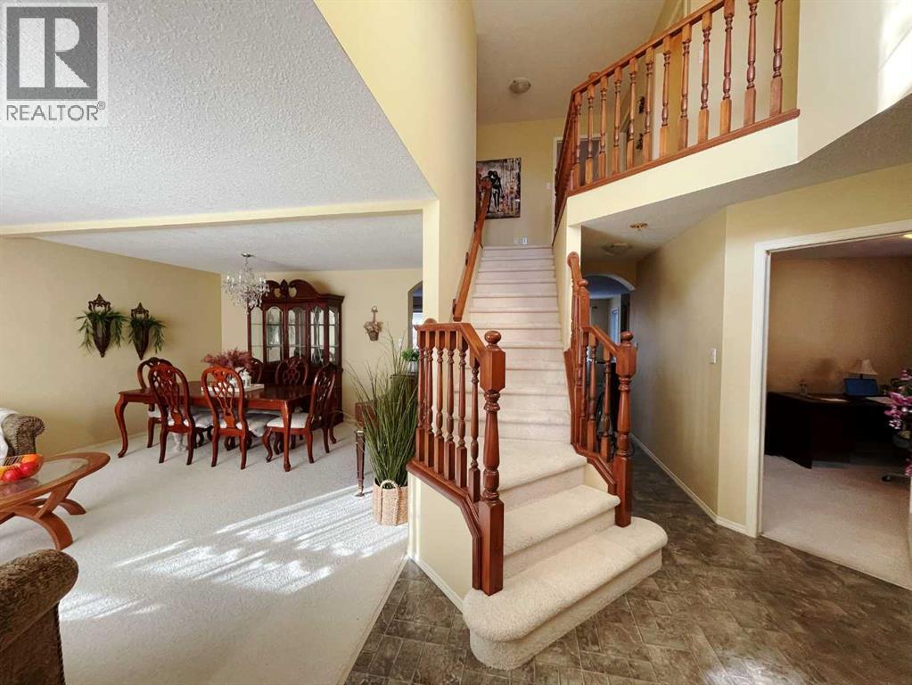 221 Coulee Creek Manor, Lethbridge, Alberta  T1K 8B9 - Photo 3 - A2265550