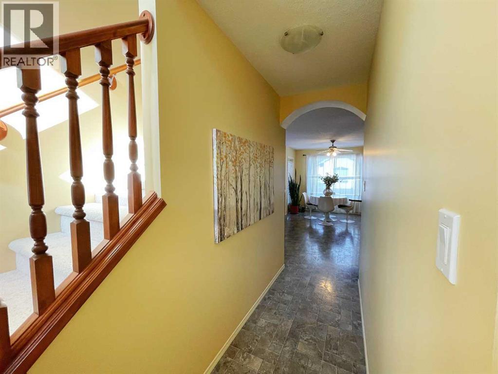 221 Coulee Creek Manor, Lethbridge, Alberta  T1K 8B9 - Photo 11 - A2265550