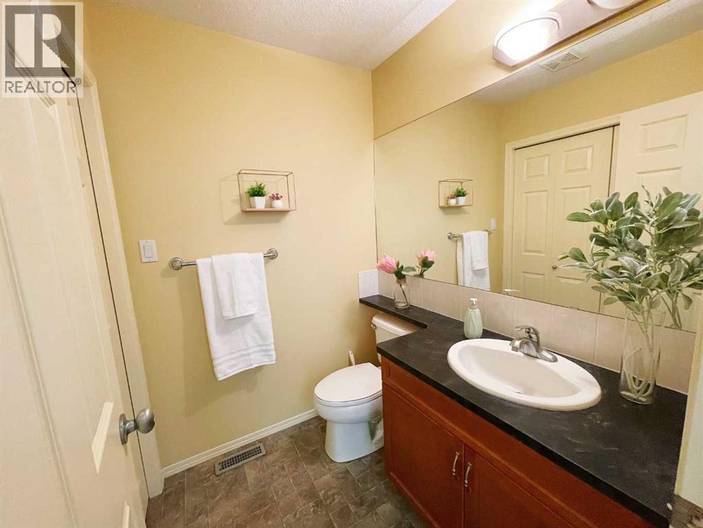 221 Coulee Creek Manor, Lethbridge, Alberta  T1K 8B9 - Photo 12 - A2265550