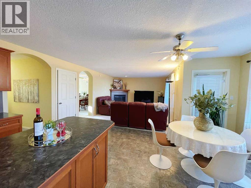221 Coulee Creek Manor, Lethbridge, Alberta  T1K 8B9 - Photo 8 - A2265550