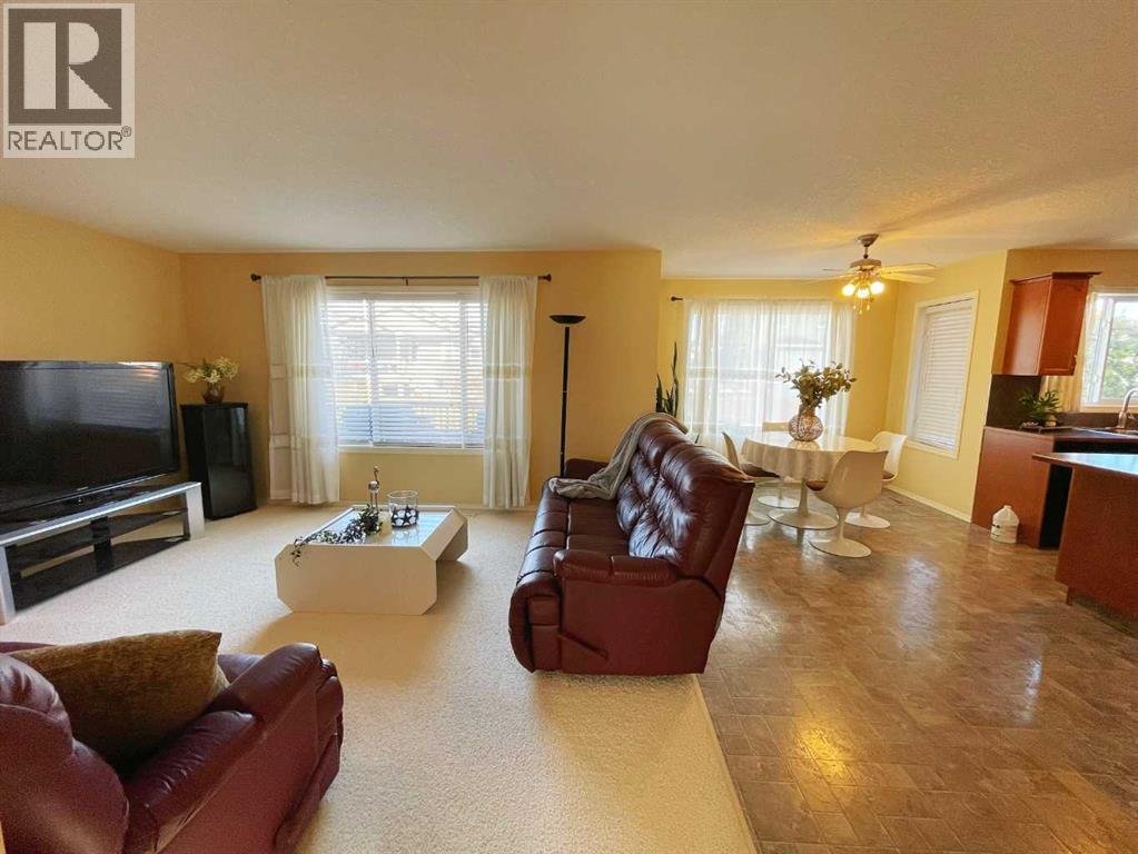 221 Coulee Creek Manor, Lethbridge, Alberta  T1K 8B9 - Photo 10 - A2265550