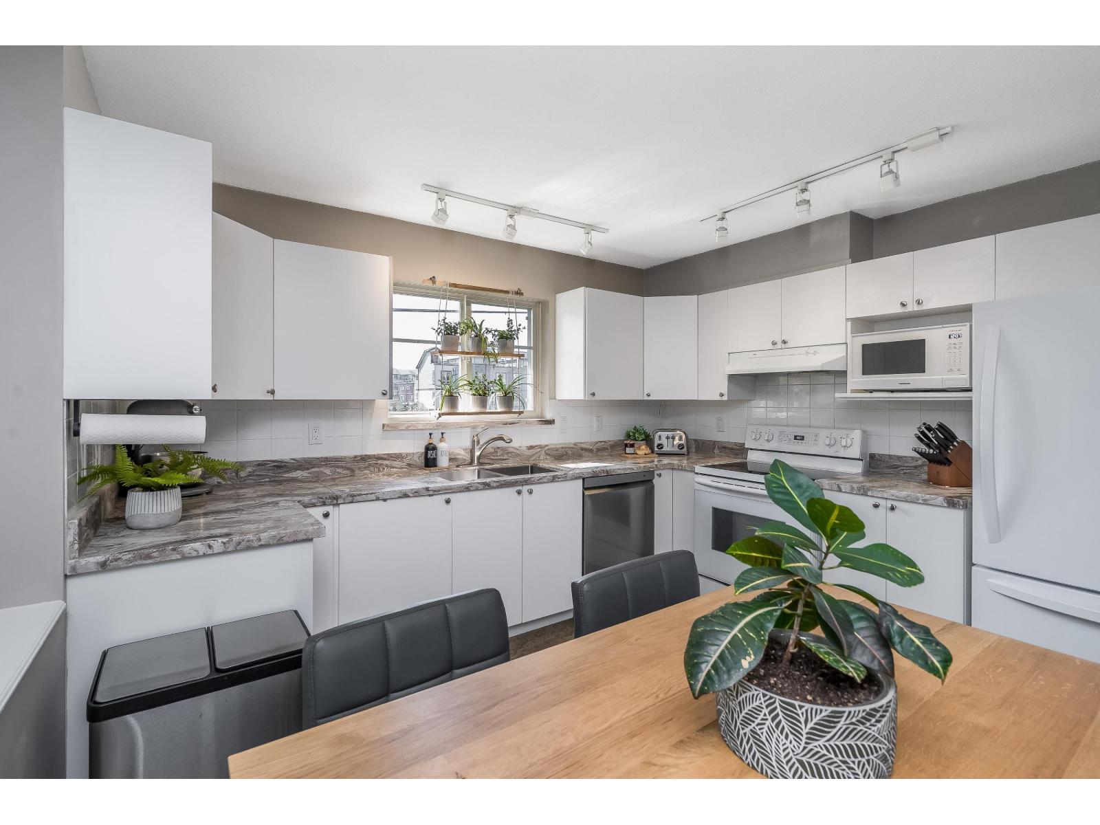 205 19953 55a Avenue, Langley, British Columbia  V3A 3X4 - Photo 11 - R3047026