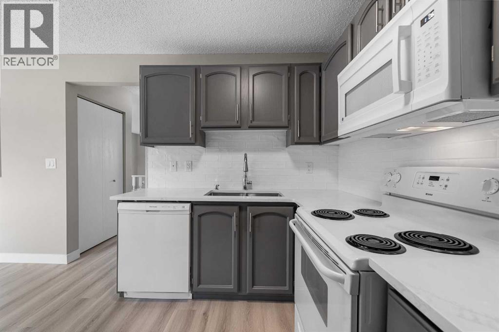 59 Doverville Way Se, Calgary, Alberta  T2B 2N6 - Photo 7 - A2253590