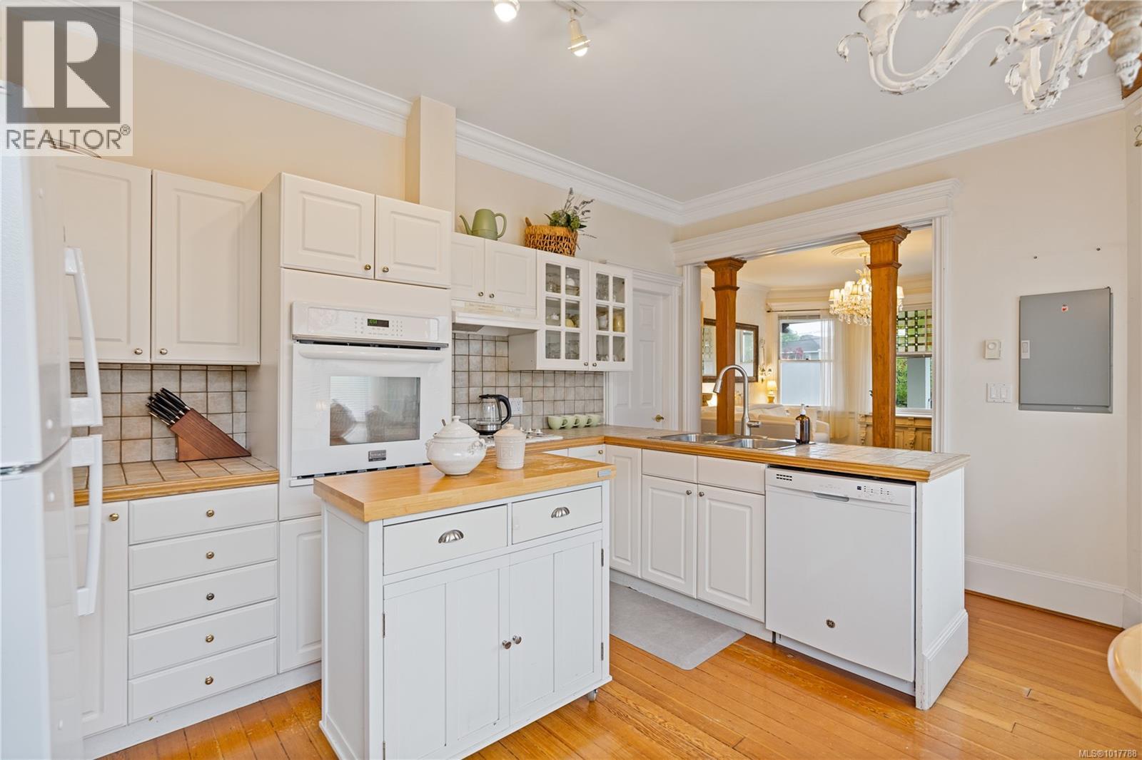 101 1120 Richardson St, Victoria, British Columbia  V8V 3C8 - Photo 11 - 1017788