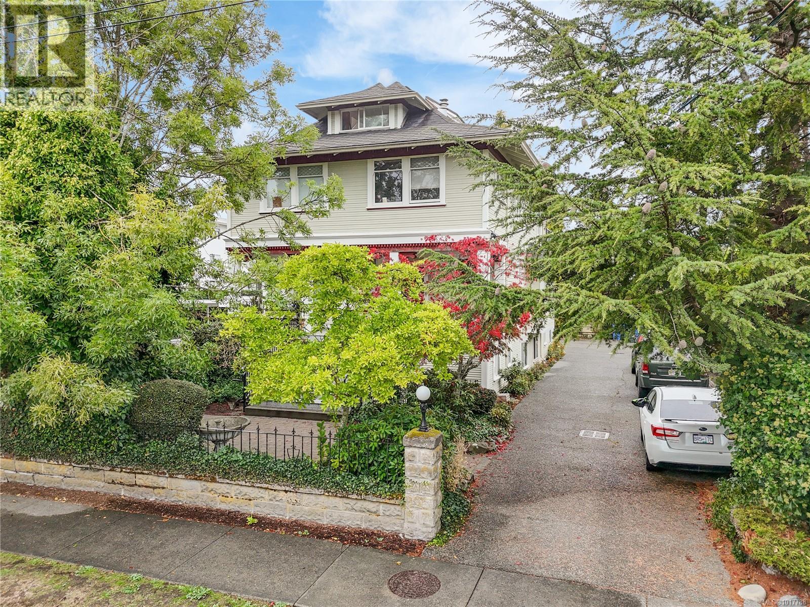 101 1120 Richardson St, Victoria, British Columbia  V8V 3C8 - Photo 2 - 1017788