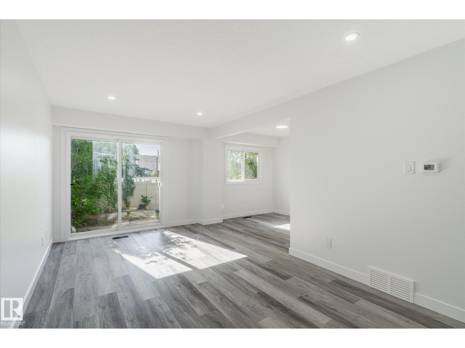199 Centennial Ct Nw, Edmonton, Alberta  T5P 4H5 - Photo 3 - E4463041