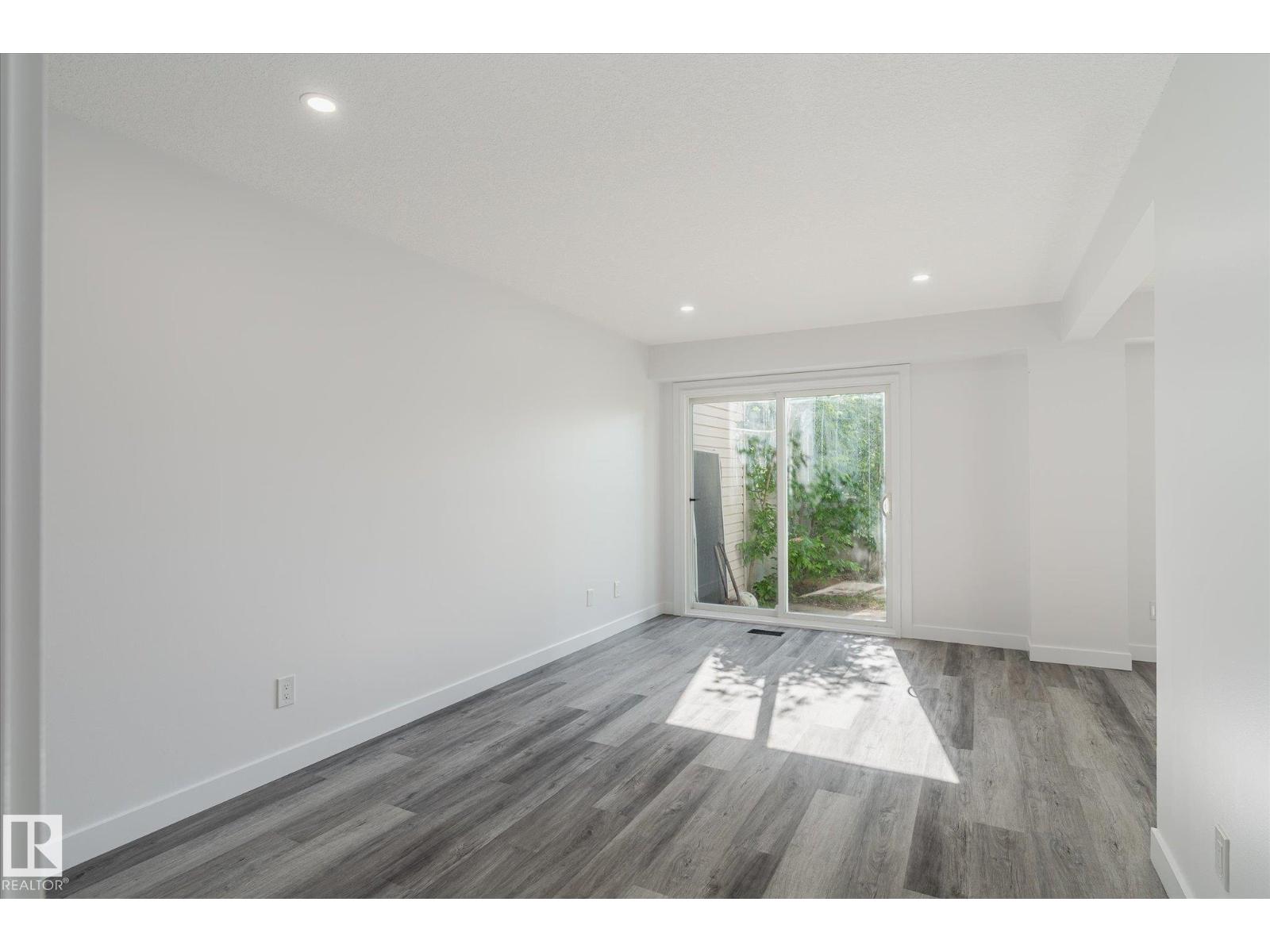 199 Centennial Ct Nw, Edmonton, Alberta  T5P 4H5 - Photo 4 - E4463041