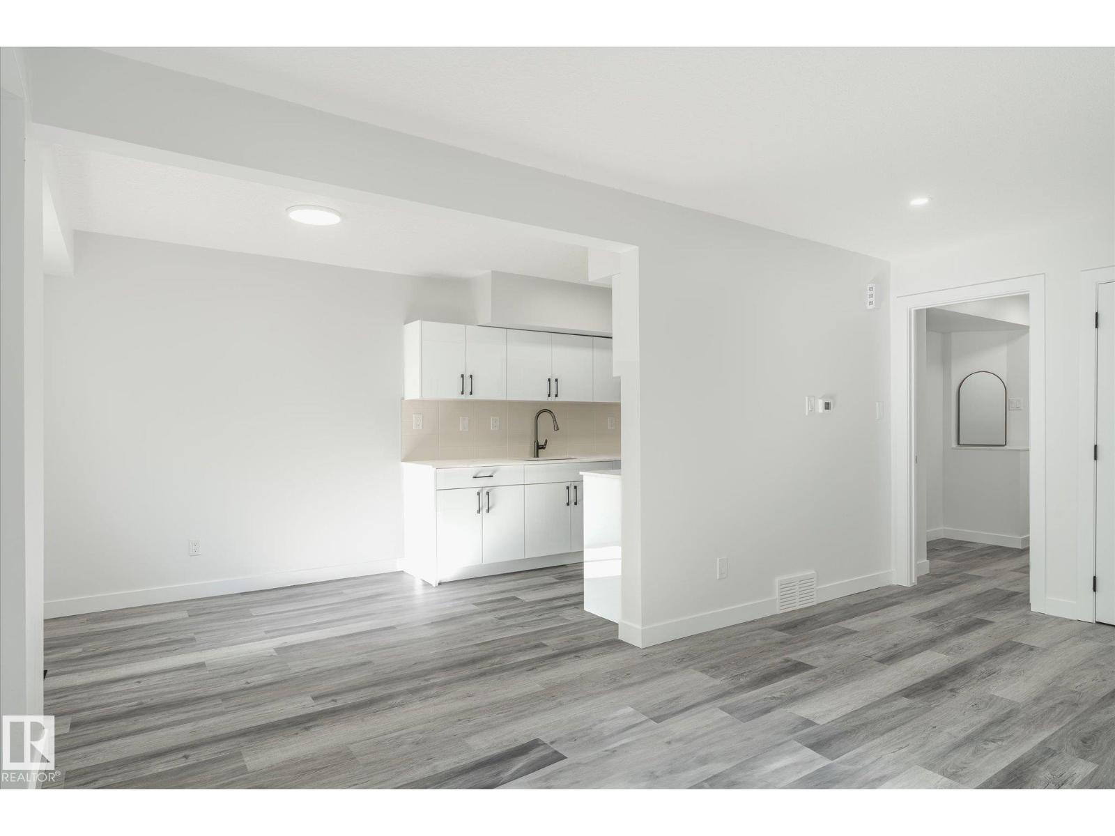 199 Centennial Ct Nw, Edmonton, Alberta  T5P 4H5 - Photo 5 - E4463041