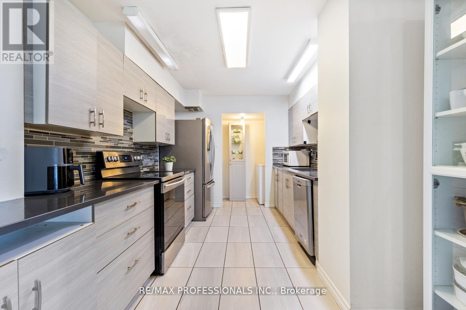 1104 - 33 Elmhurst Avenue, Toronto (Lansing-Westgate), Ontario  M2N 6G8 - Photo 11 - C12475571