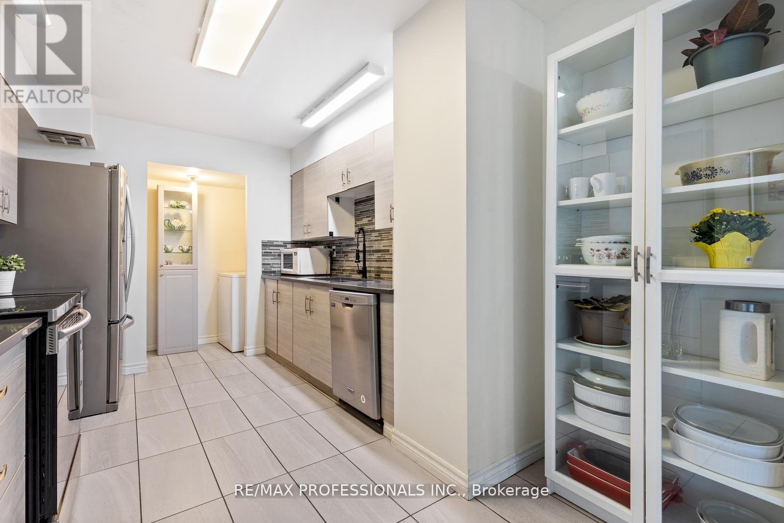 1104 - 33 Elmhurst Avenue, Toronto (Lansing-Westgate), Ontario  M2N 6G8 - Photo 12 - C12475571
