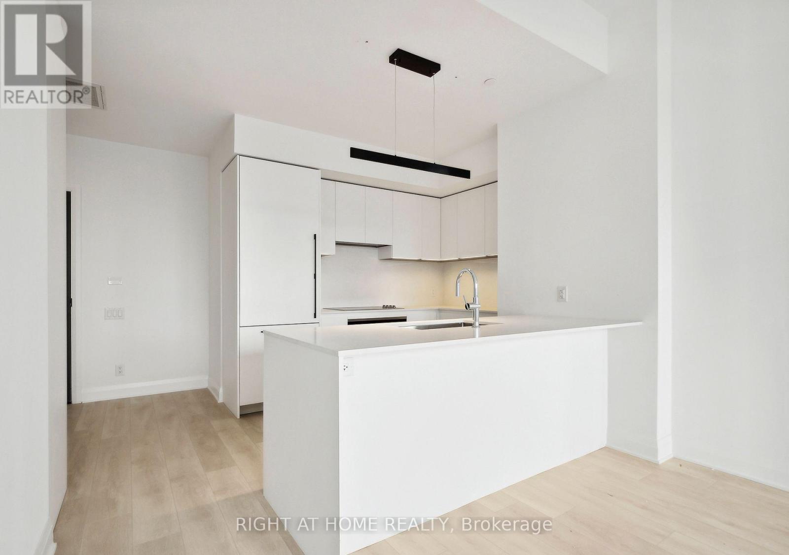 703 - 33 Frederick Todd Way N, Toronto, Ontario  M4G 2L2 - Photo 2 - C12475658