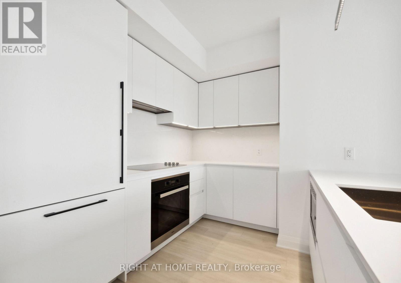 703 - 33 Frederick Todd Way N, Toronto, Ontario  M4G 2L2 - Photo 3 - C12475658