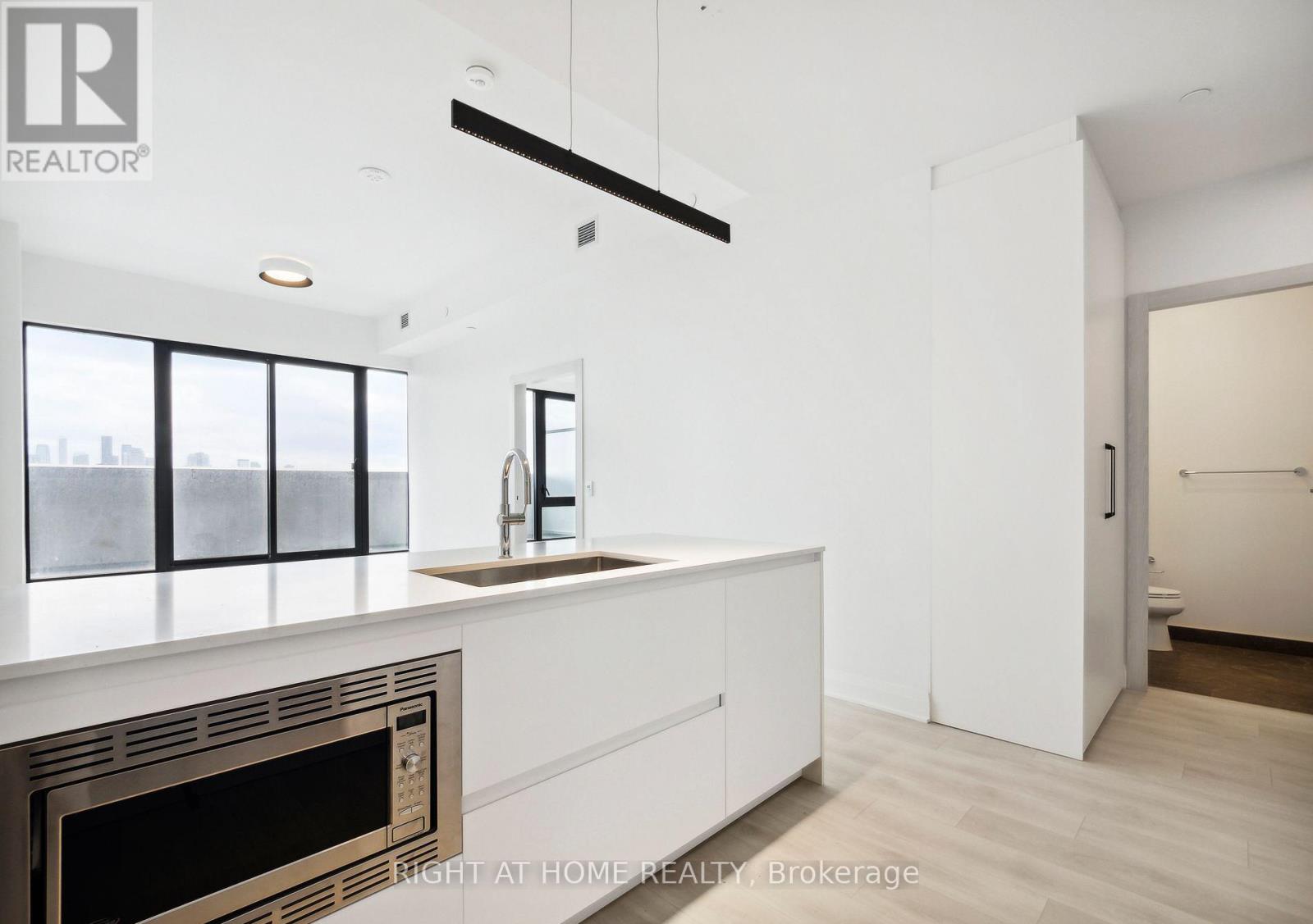 703 - 33 Frederick Todd Way N, Toronto, Ontario  M4G 2L2 - Photo 4 - C12475658