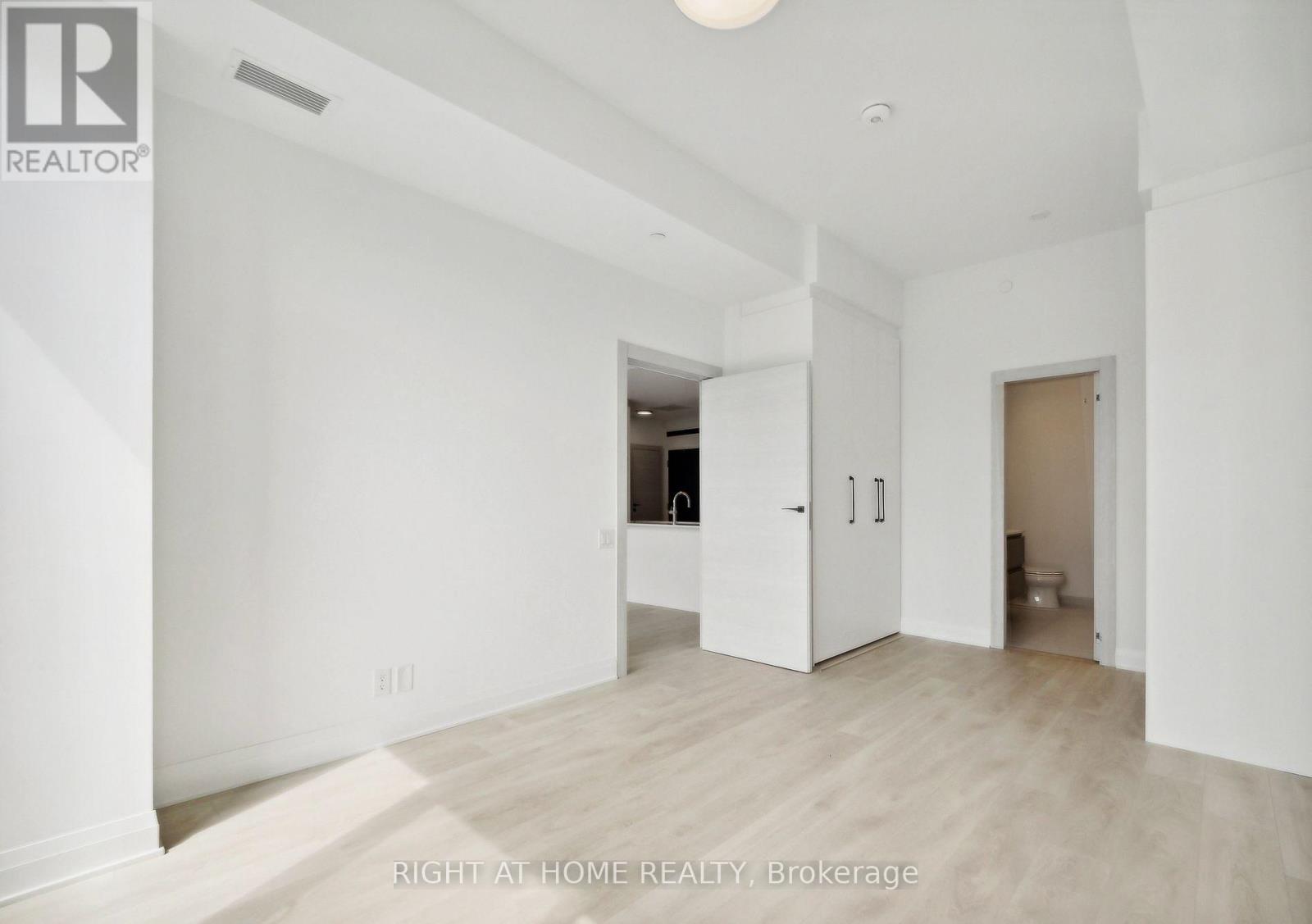 703 - 33 Frederick Todd Way N, Toronto, Ontario  M4G 2L2 - Photo 9 - C12475658